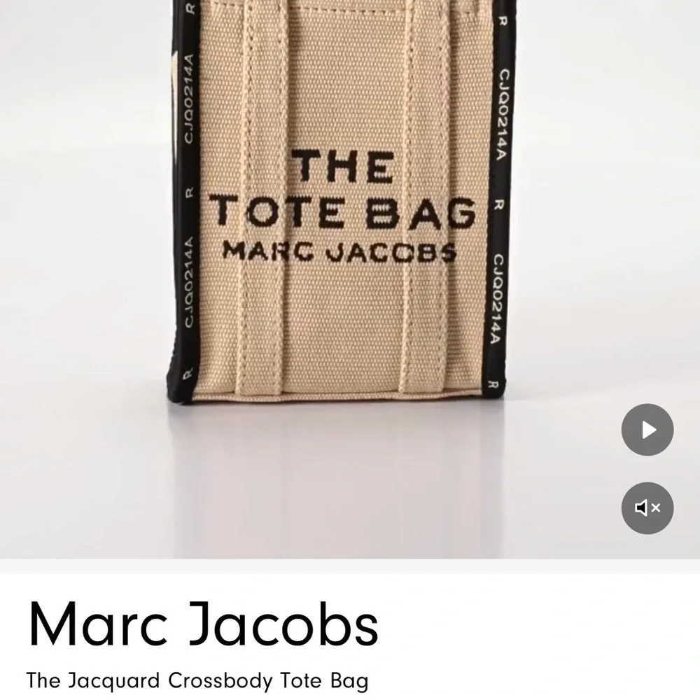 Marc Jacobs Beige Jacquard Crossbody Tote Bag “NEW”
In original packaging ‼️ - Picture 7 of 16